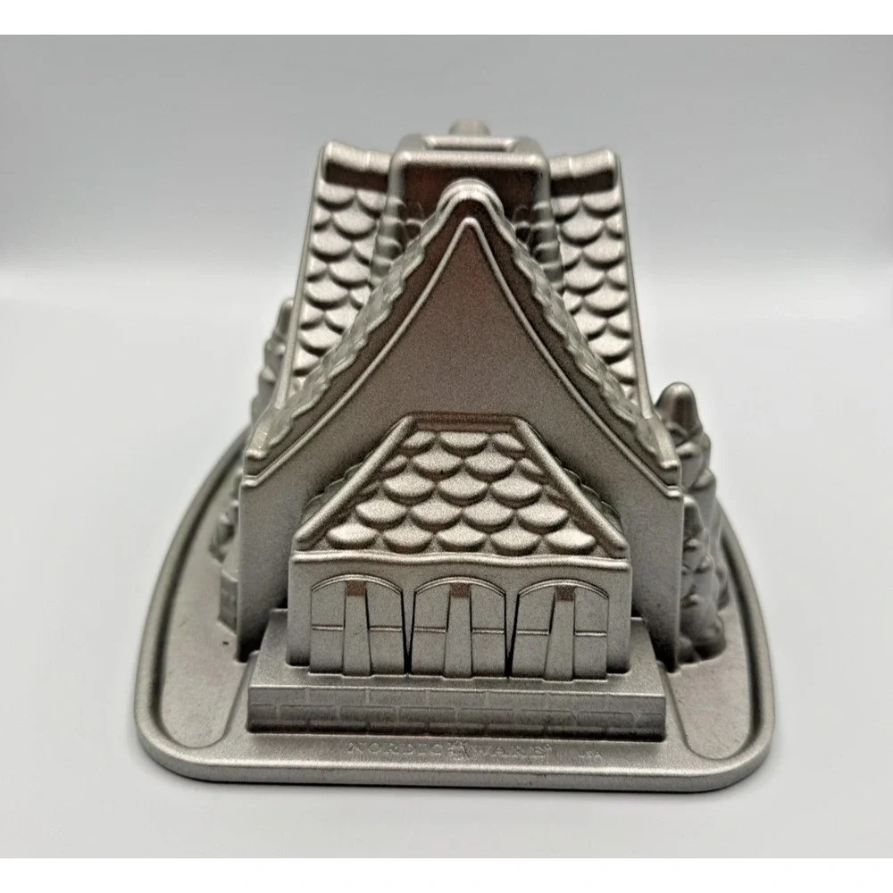 Nordic Ware Gingerbread House Christmas Cottage Cake Mold Bundt Pan 9 Cups